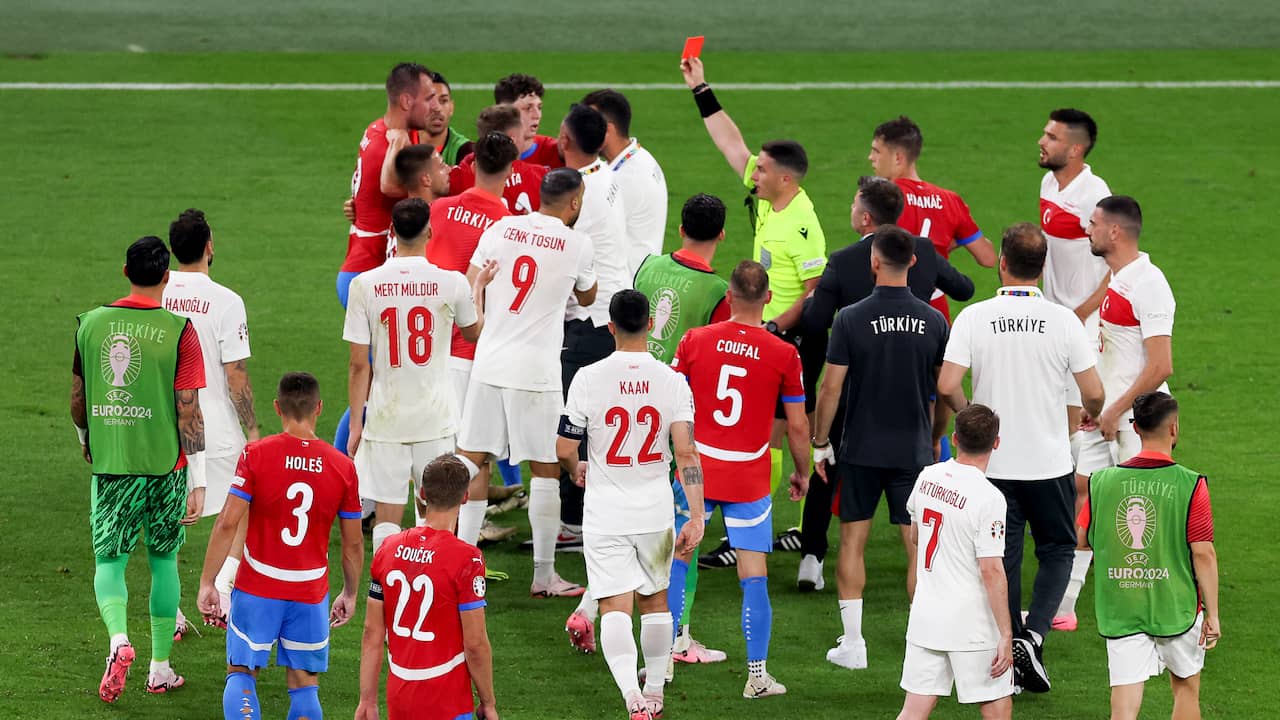 EK-records bij Tsjechië-Turkije: meeste kaarten én snelste rode kaart