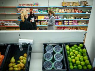 Voedselbanken voorzien grote problemen door minder eten en veel meer klanten