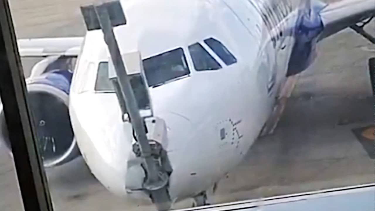 vliegtuig-tegen-paal-gebotst-op-indiase-luchthaven-nu-nl