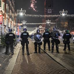 Twee doden door vuurwerk bij jaarwisseling met 'ongekend veel geweld'