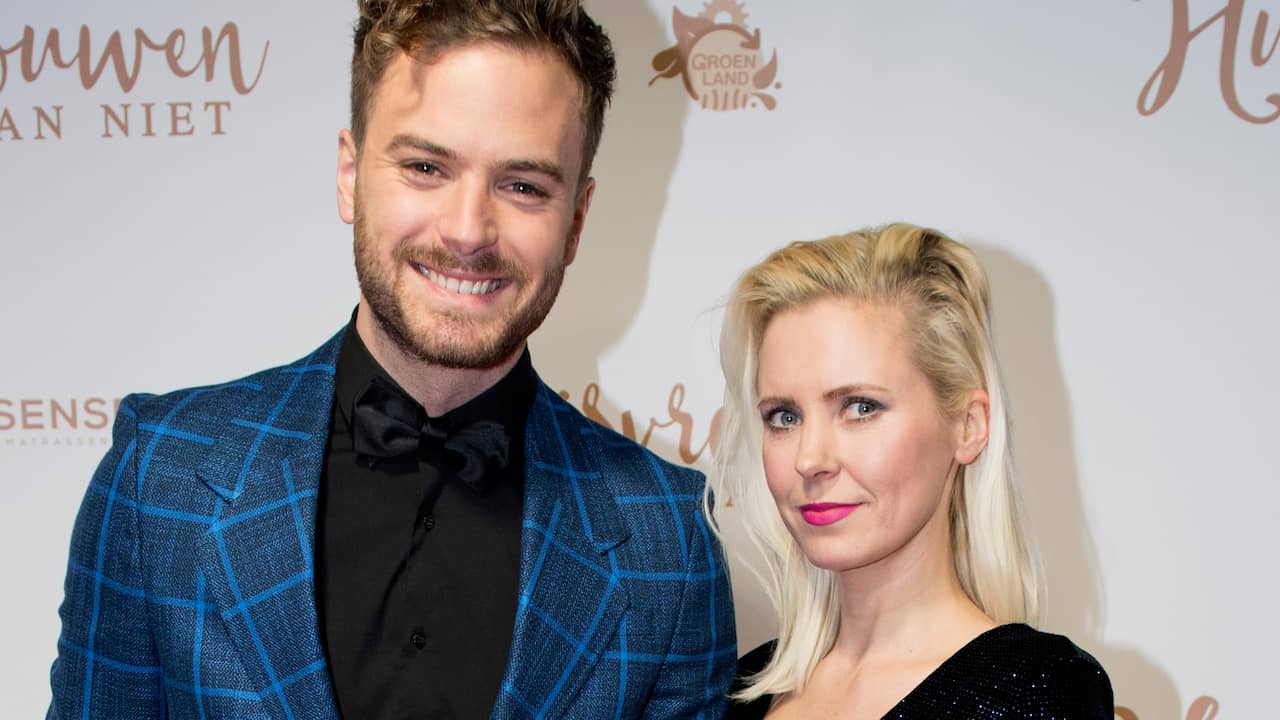 Jim Bakkum en Bettina Holwerda samen te zien in Sint on Ice | Boek