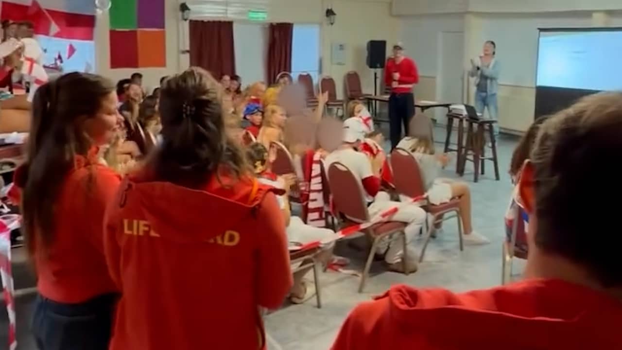 Video | Reddingswerkers krijgen applaus na redden van 16 kinderen bij Ameland
