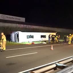 Ernstig ongeluk met touringcar en bestelbus op A28, meerdere gewonden