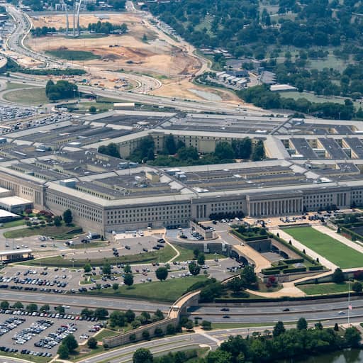 Pentagon ontslaat leiding van militaire krant die berichtte over vliegdekschip