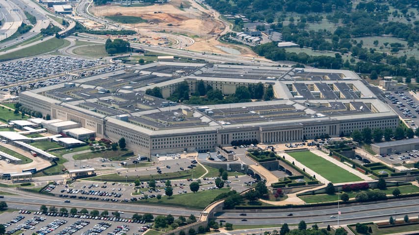 Pentagon ontslaat leiding van militaire krant die berichtte over vliegdekschip