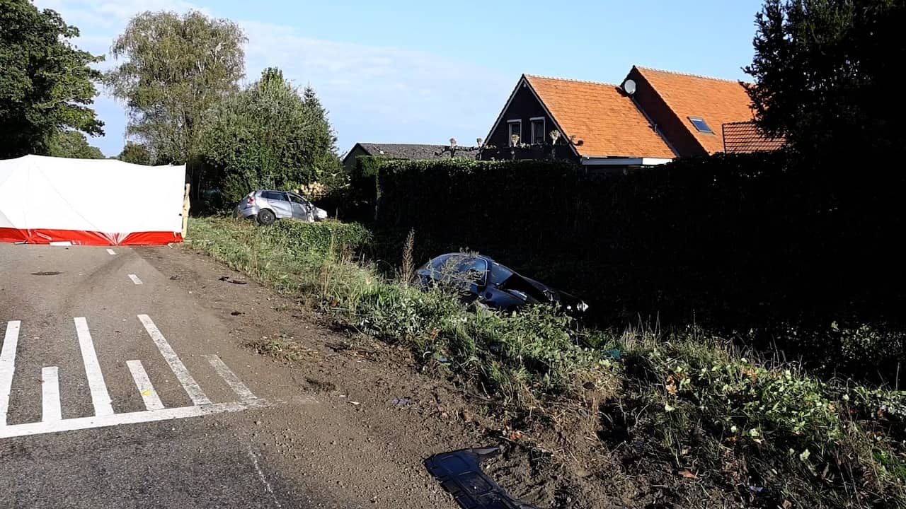 Video | Twee auto's zwaar beschadigd bij dodelijk ongeluk in Brabants Oploo