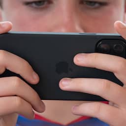 VK dreigt met sancties als Apple en Google niks doen tegen n
