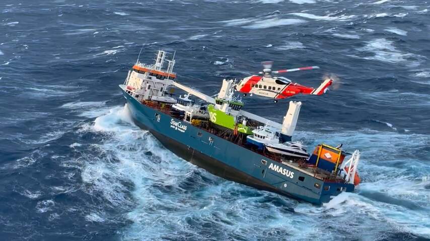 Stuurloos schip gaat richting Noorse kust: 'Berging niet zonder risico'