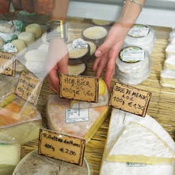 NU+ | Hoe kan de Franse hypermarché zó groot, goedkoop en populair zijn?