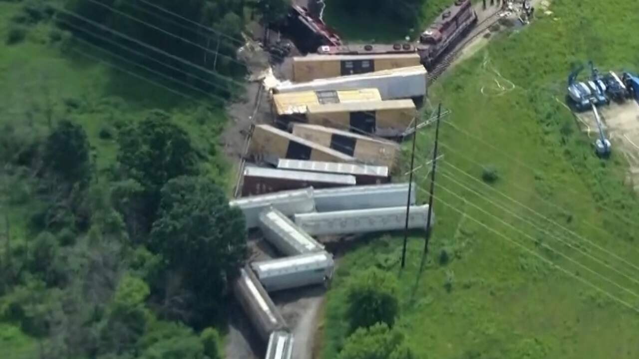 Helikopter filmt ravage nadat trein ontspoort in VS