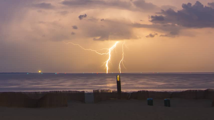 Duitser (60) omgekomen door blikseminslag op strand Zeeuwse plaats Renesse