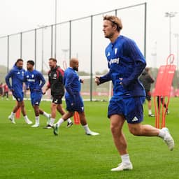 De Ligt traint na bijna elf maanden blessureleed weer mee bij Manchester United