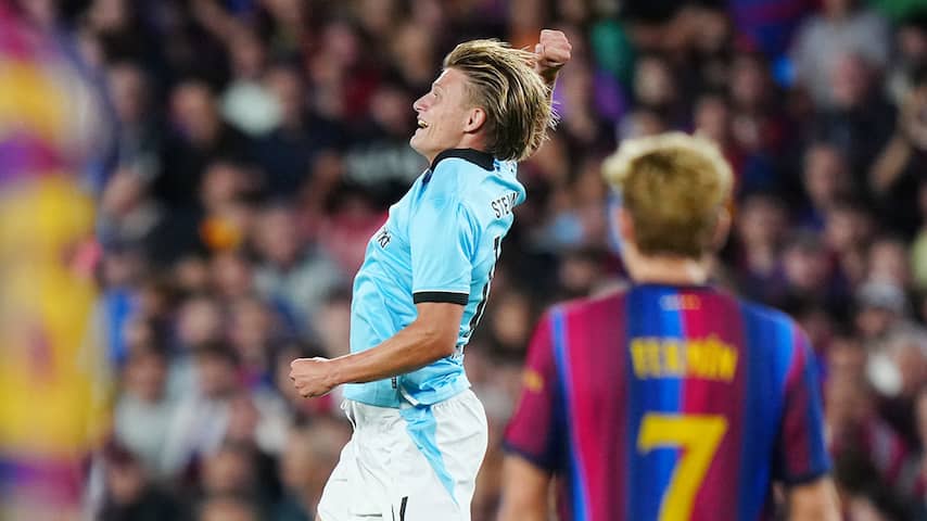 Steijn over kritiek op juichen na goal tegen Barça: 'Scoor zelf eens in Camp Nou'