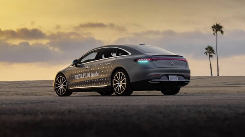 Mercedes-auto’s krijgen in Duitsland markeringslichten voor zelfstandig