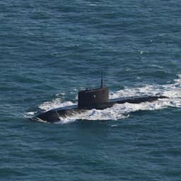 Marine begeleidt Russische onderzeeboot door de Noordzee: 'Zijn waakzaam'