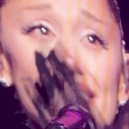 Video | Ariana Grande in tranen tijdens eerste concert in 7 