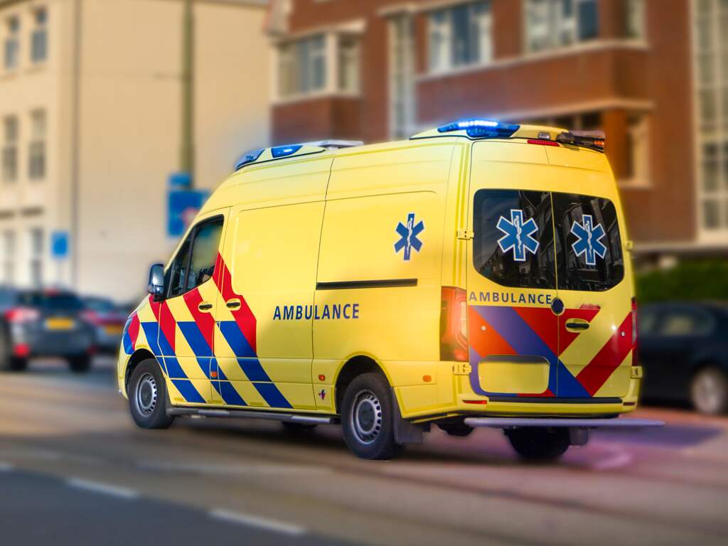 Twee mensen in Schiedam zwaargewond na val van balkon door afbreken reling
