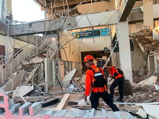 Zeker 38 doden door aardbeving met kracht van 7.7 voor kust van Indonesië