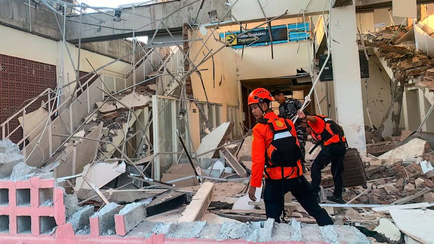 Zeker 38 doden door aardbeving met kracht van 7.7 voor kust van Indonesië