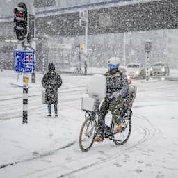 Dik pak sneeuw onderweg naar Nederland: 'Dit wordtéén grote glijbaan'