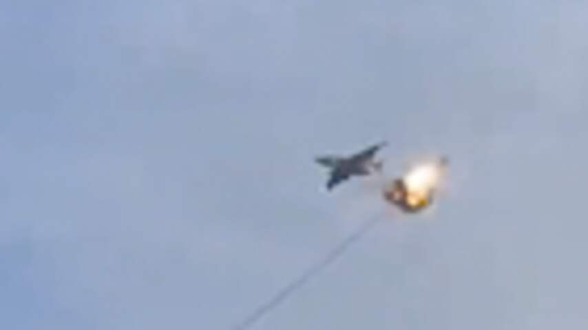 Omstanders filmen hoe Rwanda raket afvuurt op Congolees gevechtsvliegtuig