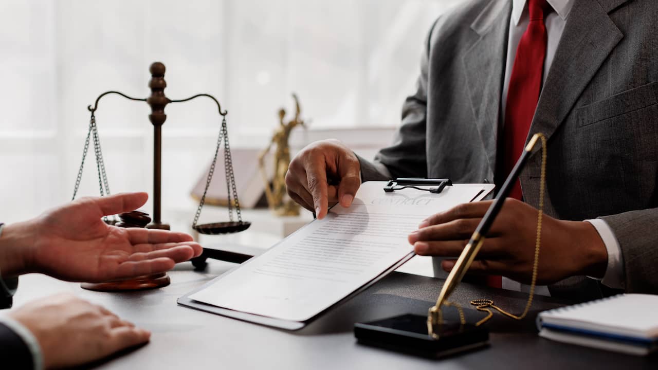 Man is boos op curator na faillissement bedrijf, doet valse melding van liquidatie