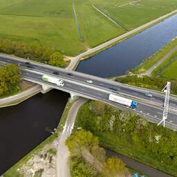 A28 over brug bij Nijkerk 'uit voorzorg' zeker 48 uur dicht in beide richtingen