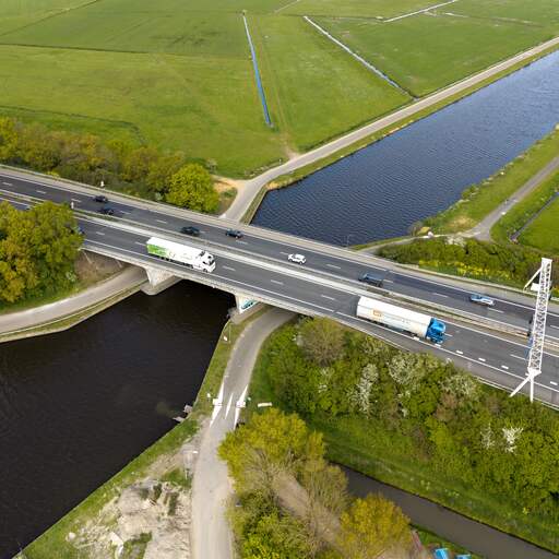 Illustratie bij: A28 over brug bij Nijkerk 'uit voorzorg' zeker 48 uur dicht in beide richtingen
