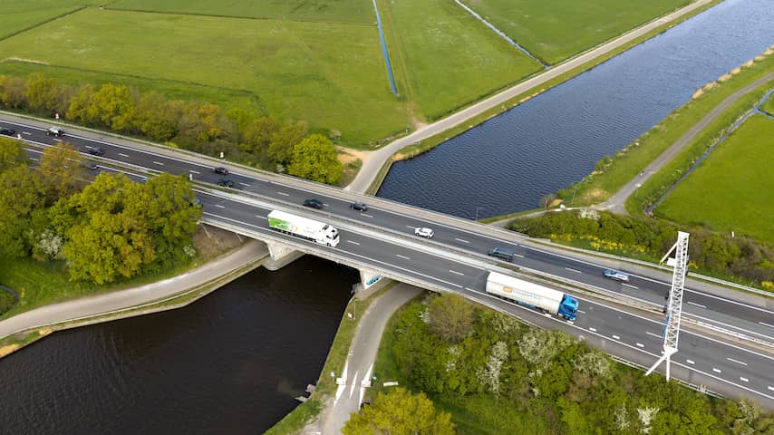 A28 over brug bij Nijkerk 'uit voorzorg' zeker 48 uur dicht in beide richtingen