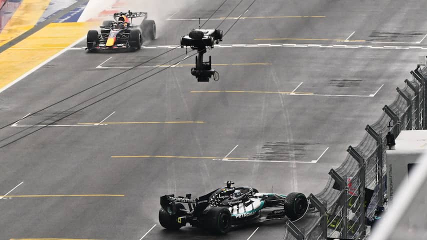 Verstappen wint sprintrace in Singapore na chaos door regen en crash Russell