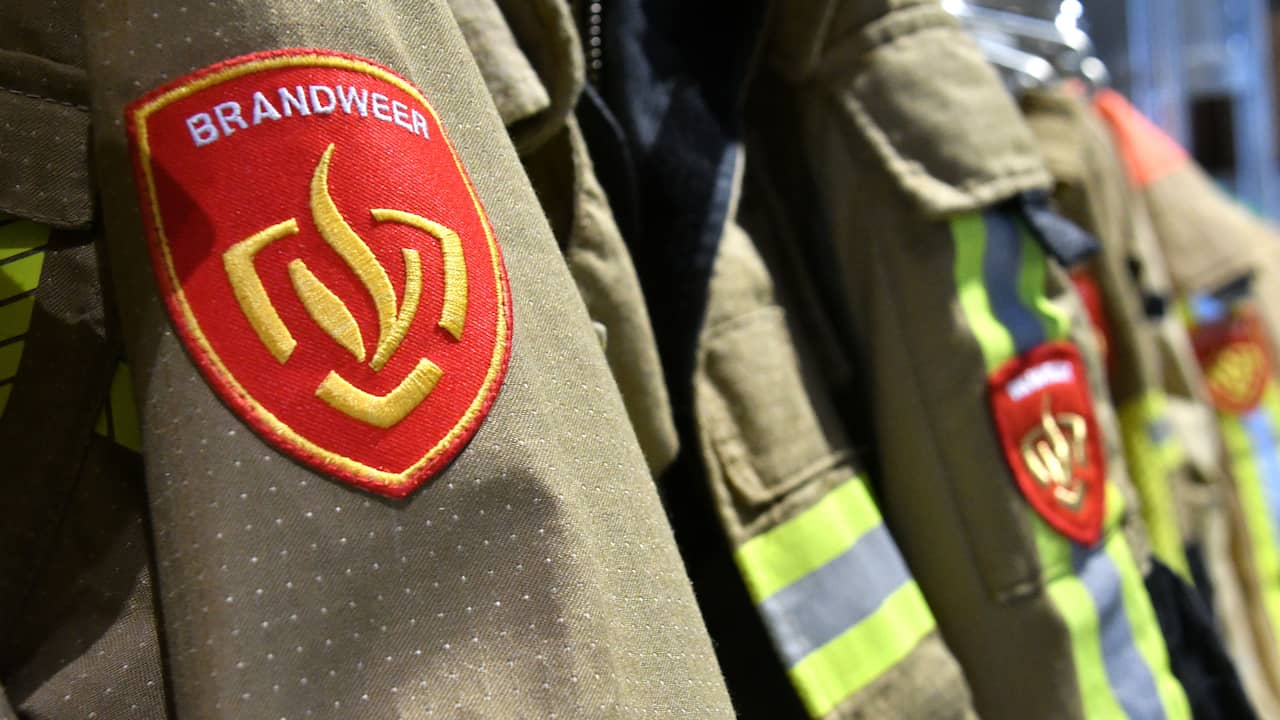 Brandweer haalt mensen van balkons bij brand in liftschacht in Voorburg