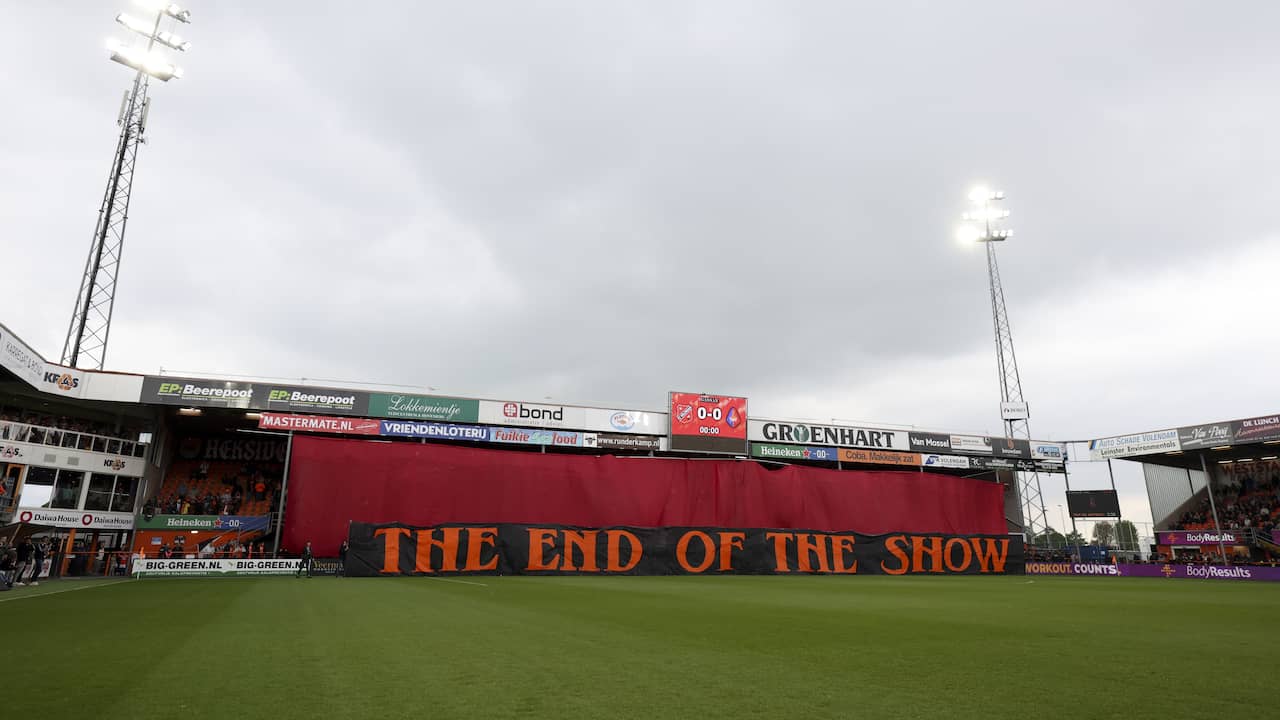KNVB verzoekt burgemeester Volendam 'dringend' uitfans toe te laten bij play-offs