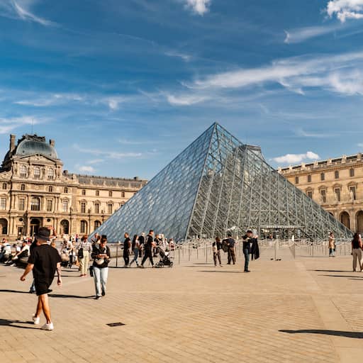 Illustratie bij: Twee Duitsers opgepakt voor ophangen van nepkunstwerken in Louvre