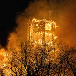 Amsterdamse Vondelkerk verwoest door brand, geen verder instortingsgevaar