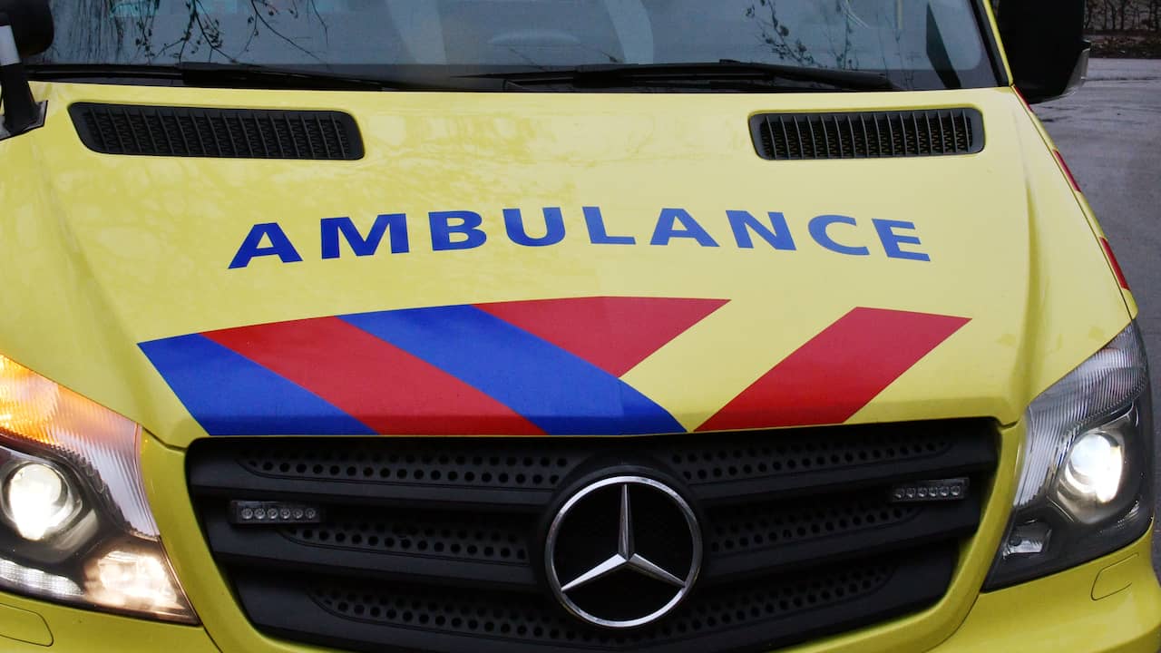 Elf mensen onwel tijdens uitvaart in kerk Aartswoud, vier naar het ziekenhuis