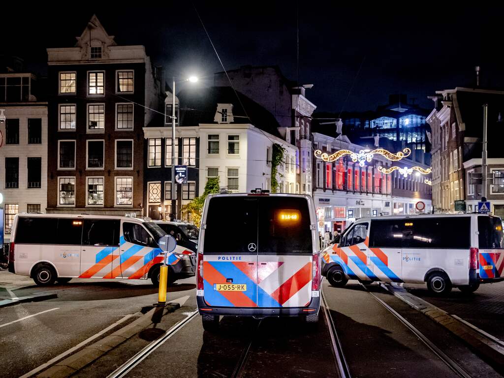 Definitief ontslag voor vier Amsterdamse agenten wegens discriminerende appjes