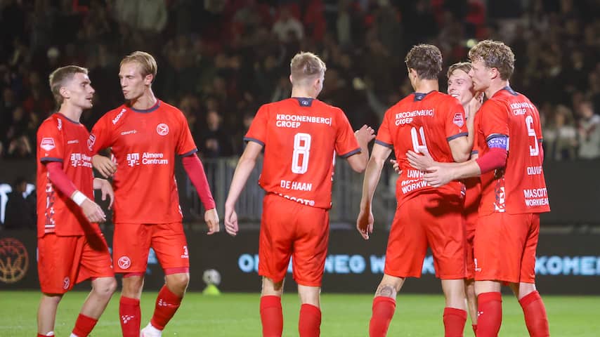 Almere City klopt FC Volendam en houdt Heracles voorlopig van periodetitel af