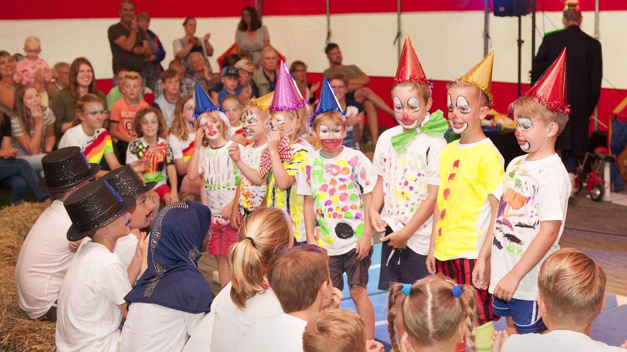 Basisschool De Tunnel in Schore sluit met circus