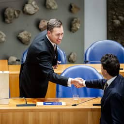 Oppositie blijft erbij: 'stuurloos' kabinet móét kiezen voor links of rechts