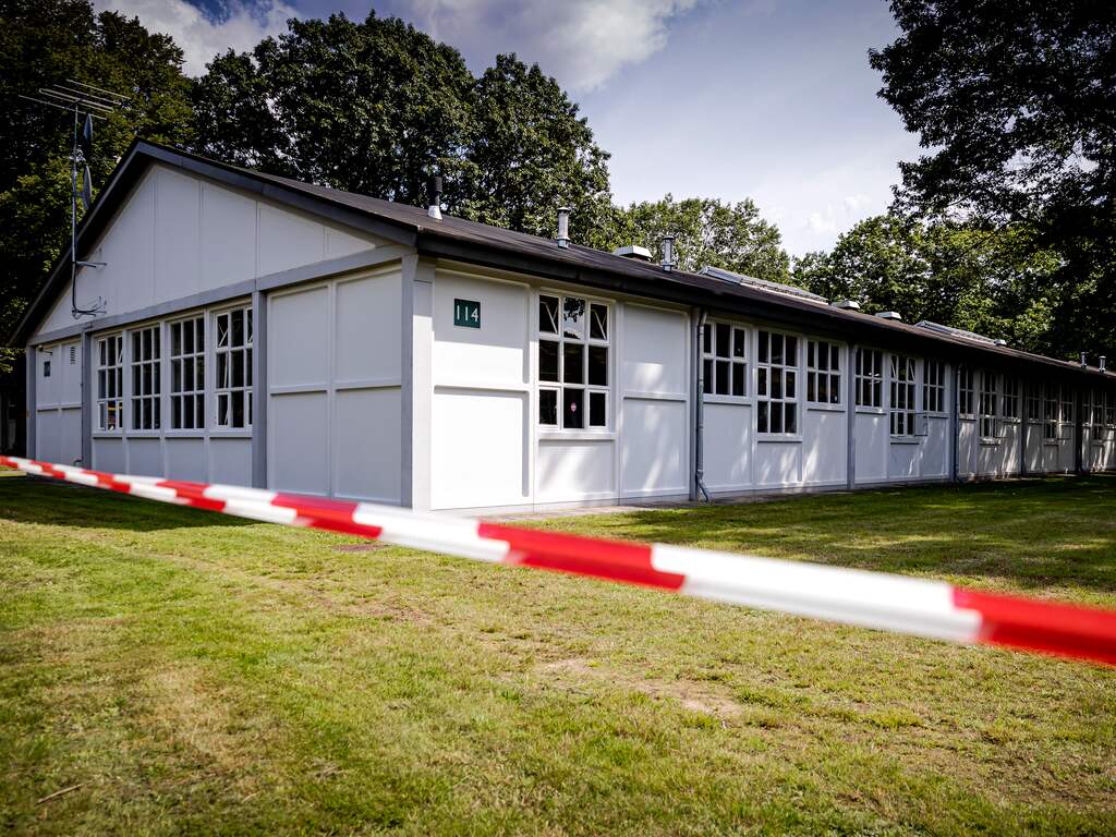 Exterieur van een barak van legerplaats Harskamp. Het Centraal Orgaan opvang asielzoekers (COA) neemt de kazerne als een derde noodopvanglocatie voor Afghaanse evacués in gebruik.