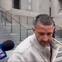 Video | Acteur Shia LaBeouf ontvlucht rechtbank na mishandelingszaak