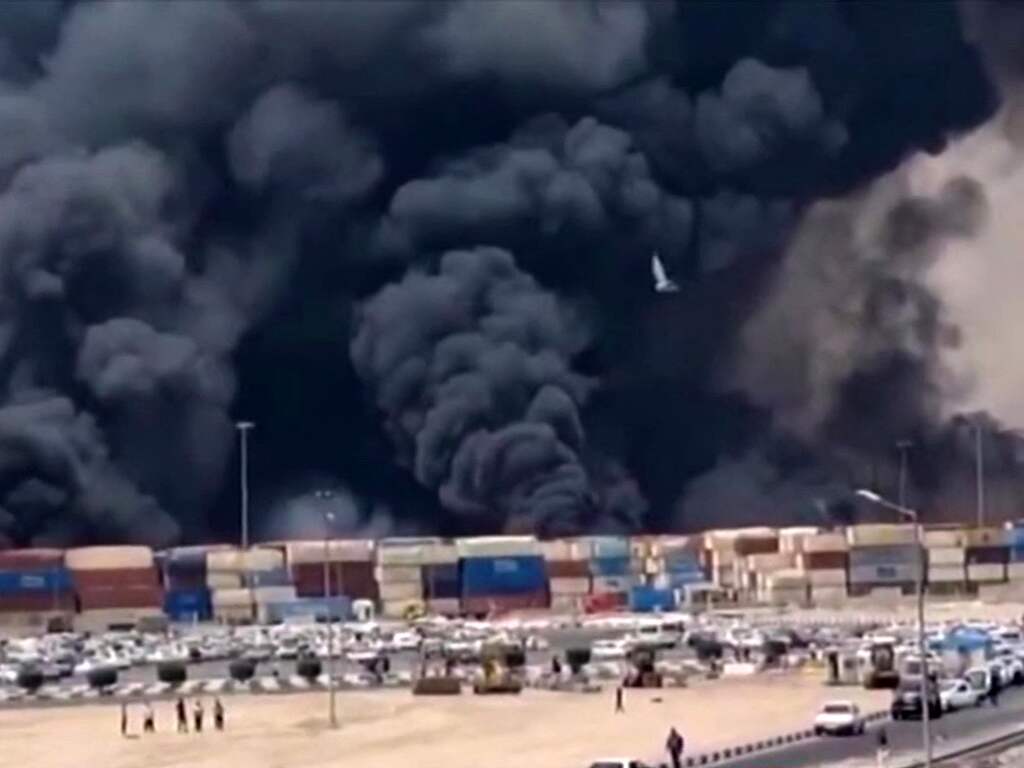 Grote explosie in Iraanse oliehaven, zeker vier doden en vijfhonderd gewonden