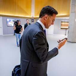 Ministeries komen belofte niet na: zakelijke appjes niet op juiste manier bewaard