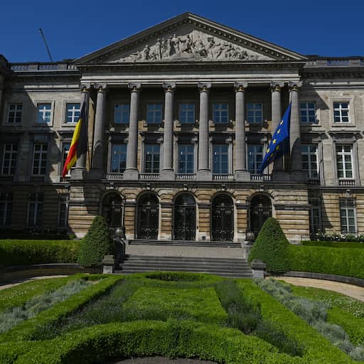 Illustratie bij: Vlaamse politicus nacht opgesloten in wc van parlement, met koevoet bevrijd