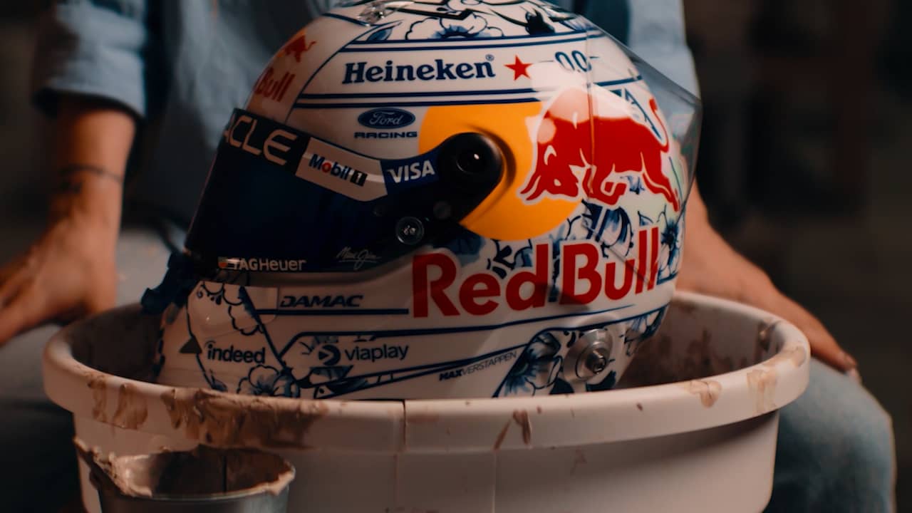 Video | Met deze helm rijdt Verstappen de laatste F1-race in Zandvoort