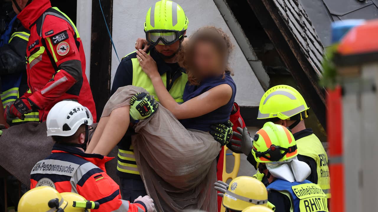 Ook vader van Urks gezin gered uit puin van Duits hotel, twee mensen ...