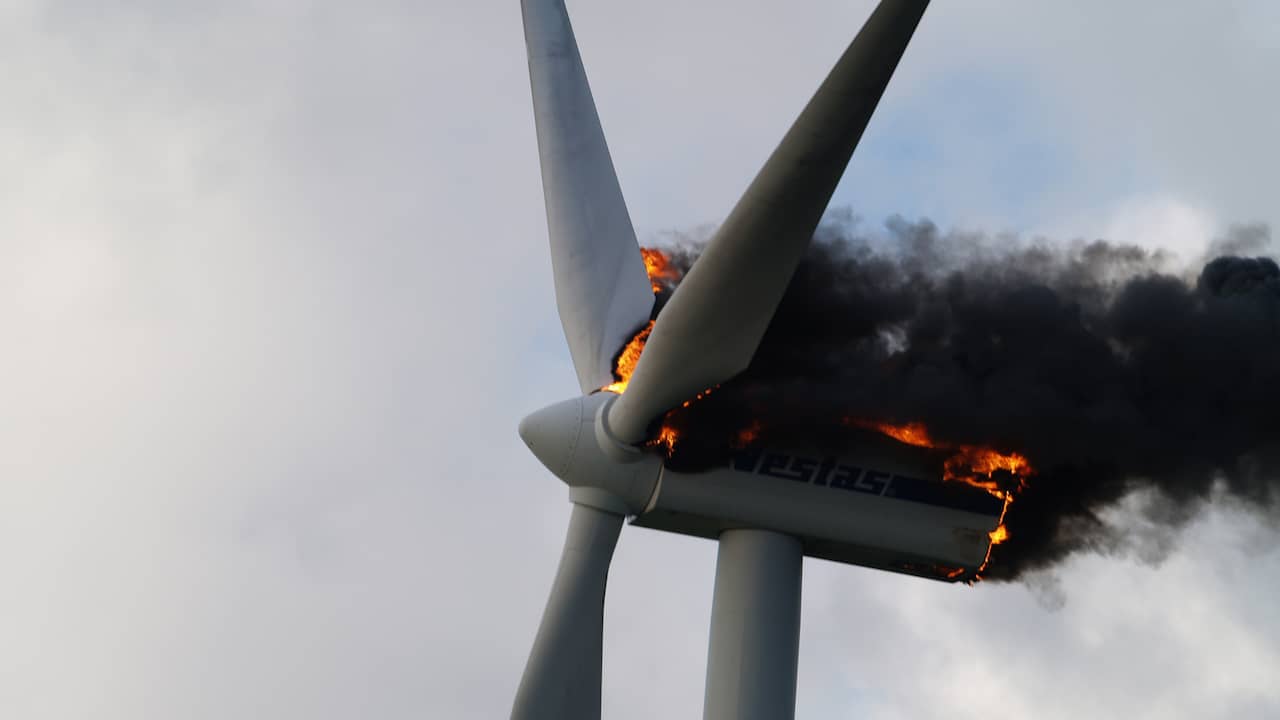 Dode bij brand in windturbine Ooltgensplaat