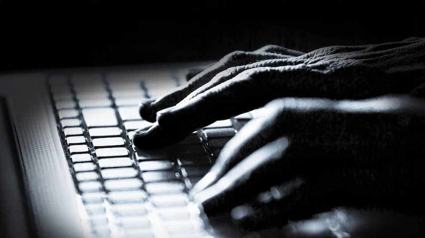 18-jarige Brit krijgt twee jaar cel voor hacken oud-CIA-directeur ...