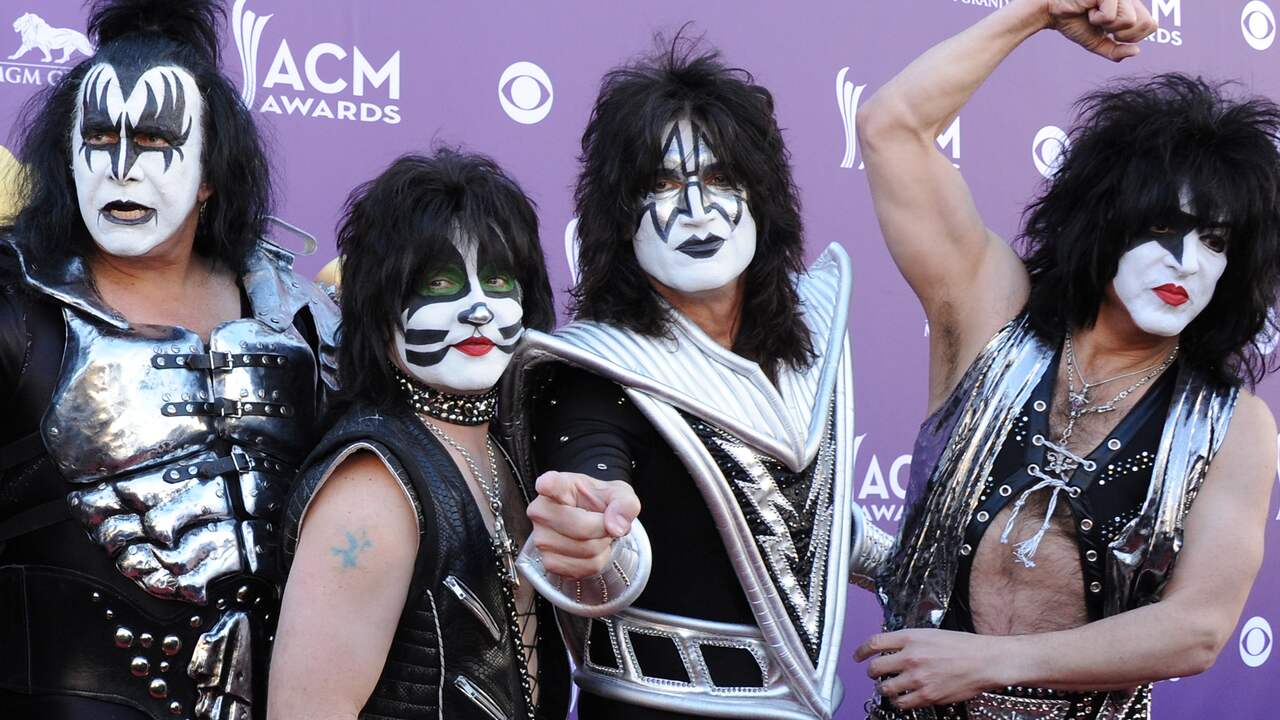 Kiss maakt clip met Japanse meidengroep | Muziek | NU.nl
