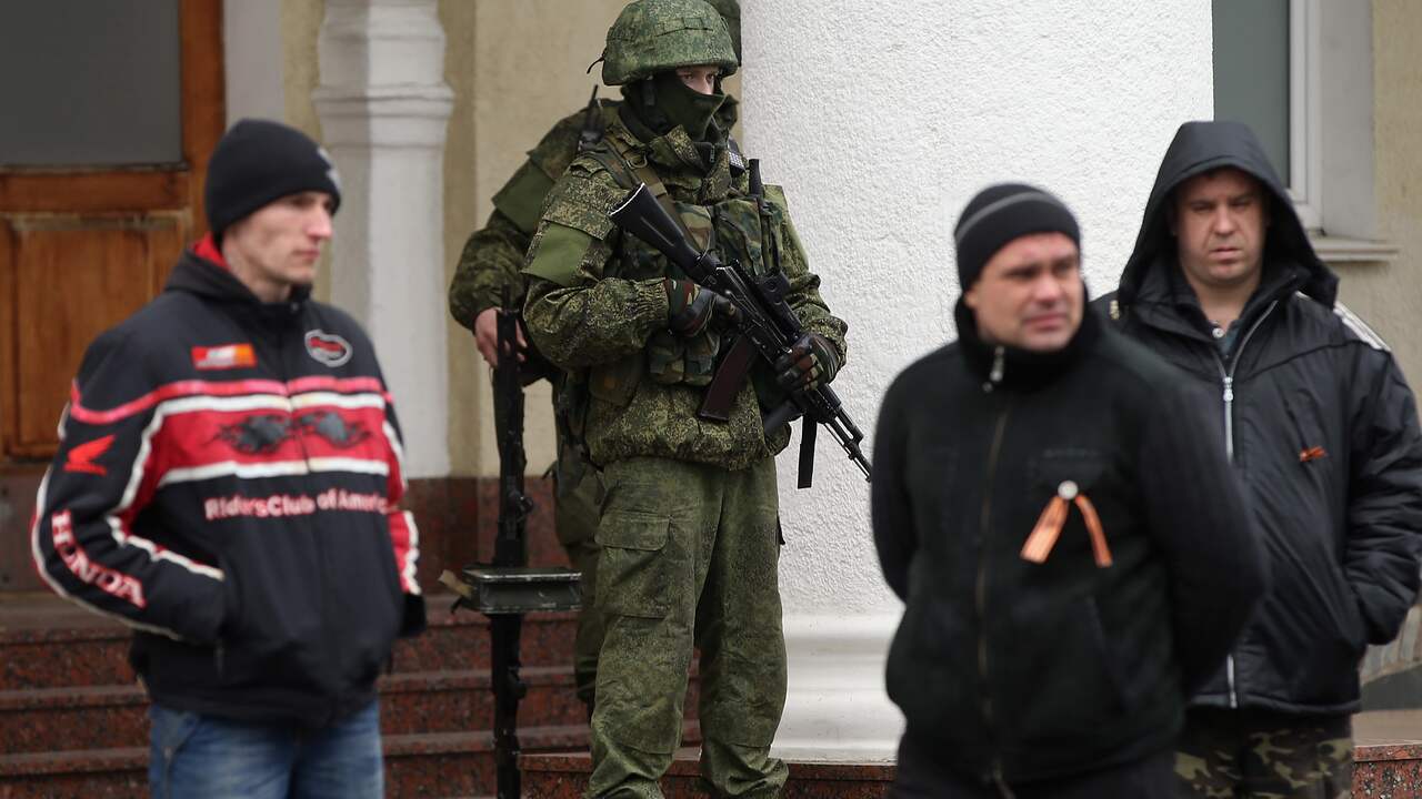 Krim-premier vraagt Poetin om hulp